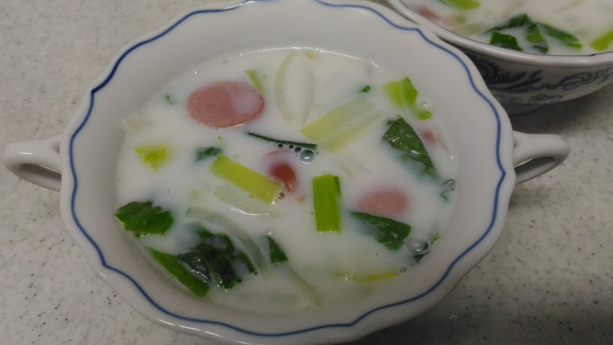 小松菜とウインナーのミルクスープ