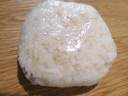 玄米入り白米で♪いっぱい炊いたので助かります❣素敵な保存法をありがとうございます☆(*^.^*)