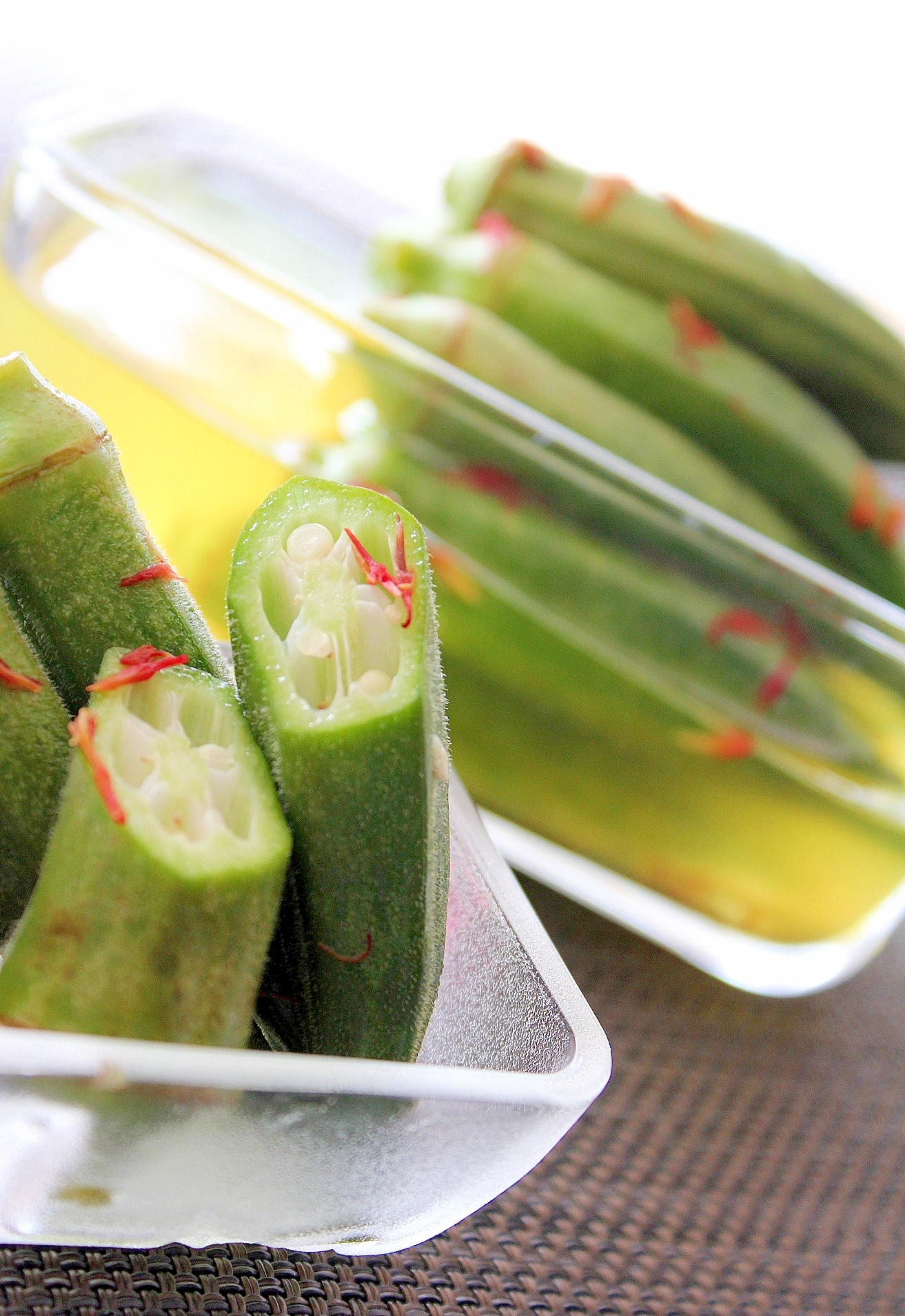 お家で薬膳♪まるごと生オクラの紅花薬膳マリネ