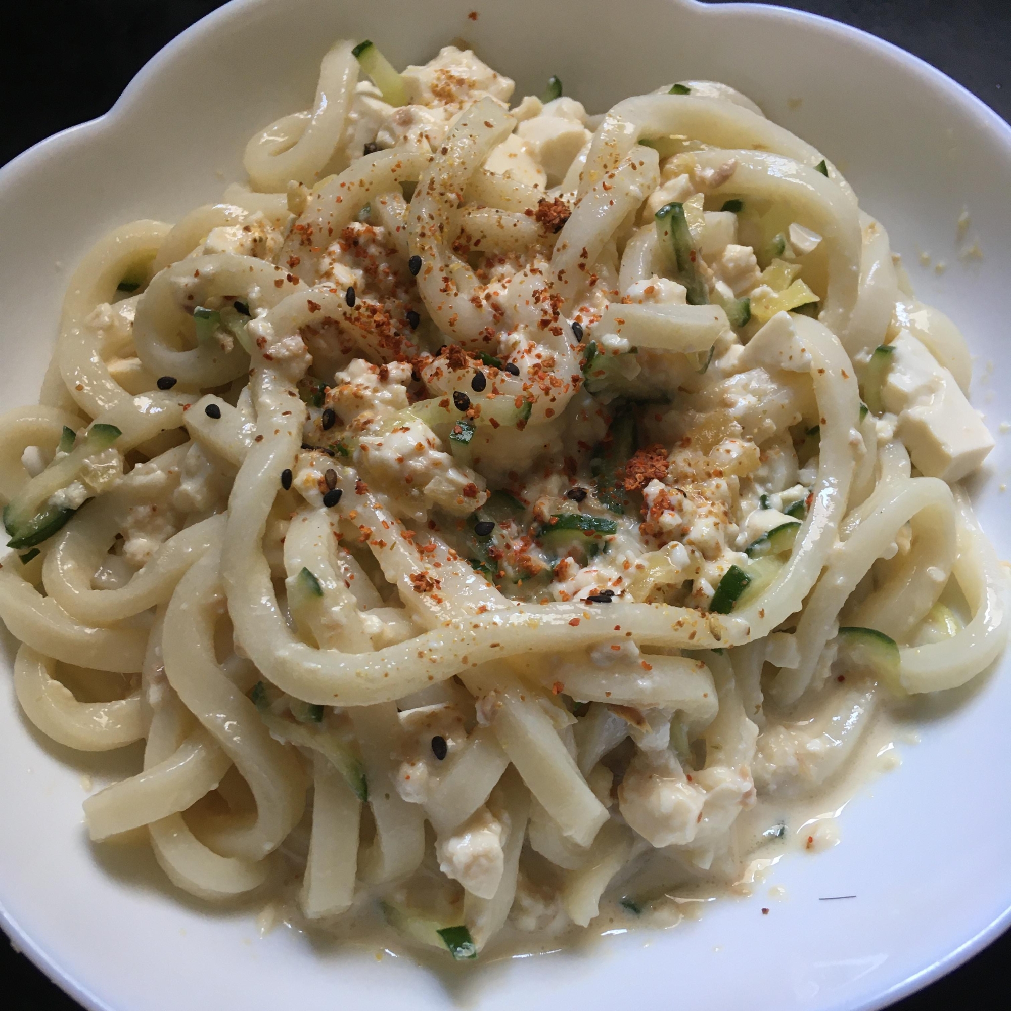 豆腐、きゅうり、沢庵、ツナマヨ冷やしうどん