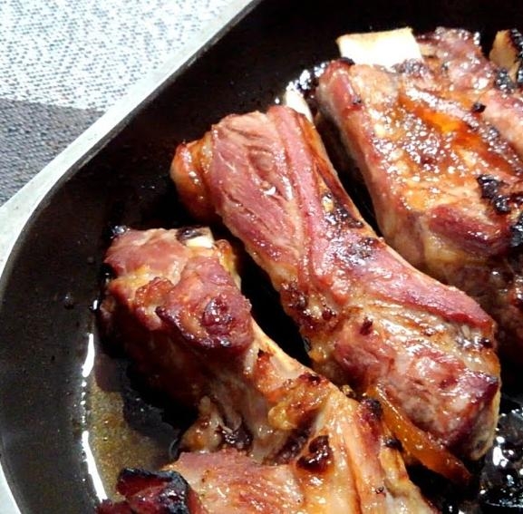 豚の骨付き肉で作るマーマレードスペアリブ