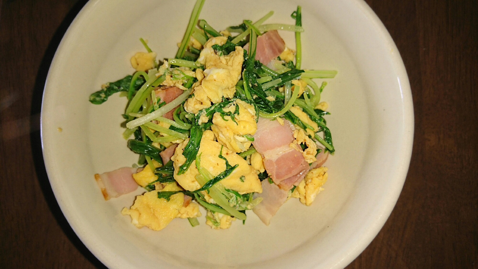 簡単おかず！水菜とベーコンの卵炒め