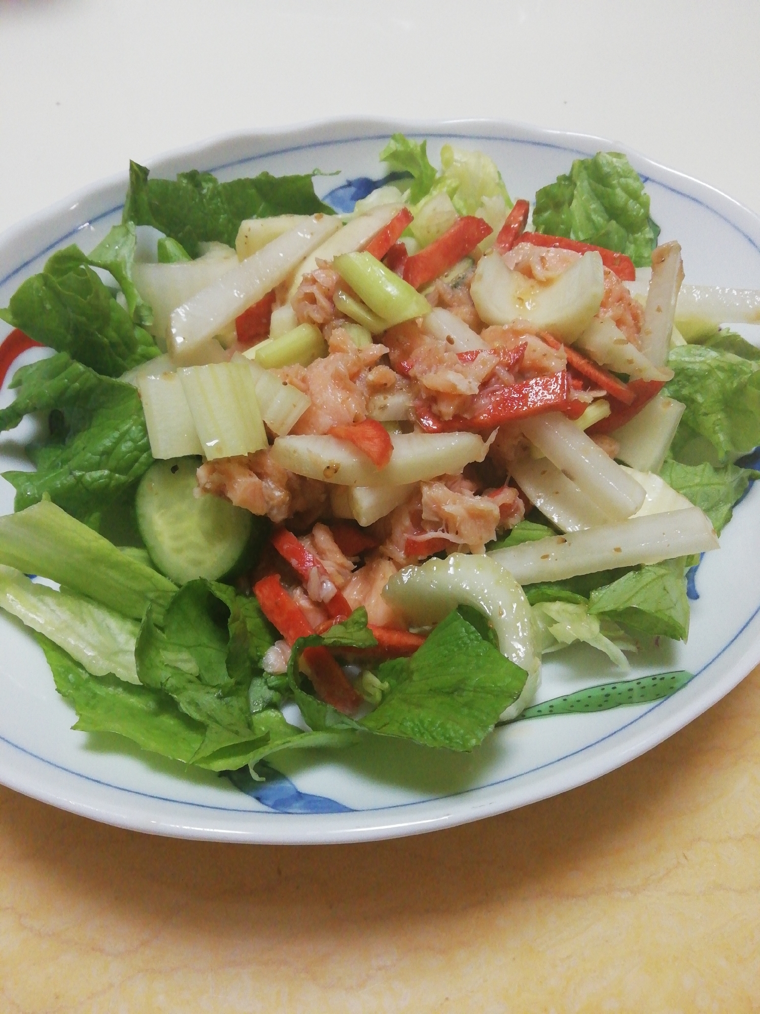 サラダサーモンと野菜のまろやか香味サラダ