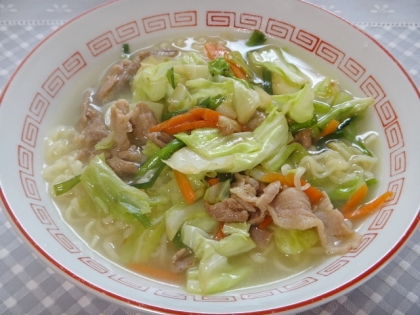 豚肉と野菜のオイスターソース炒めのせ塩ラーメン☆