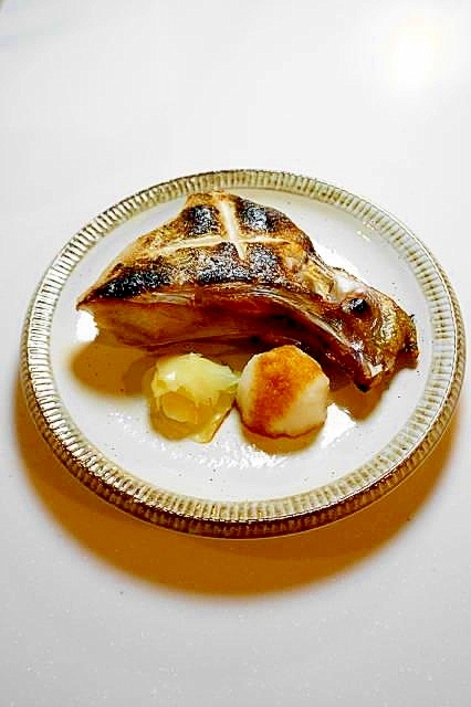 食卓が居酒屋に！ヒラマサのカマの塩焼き