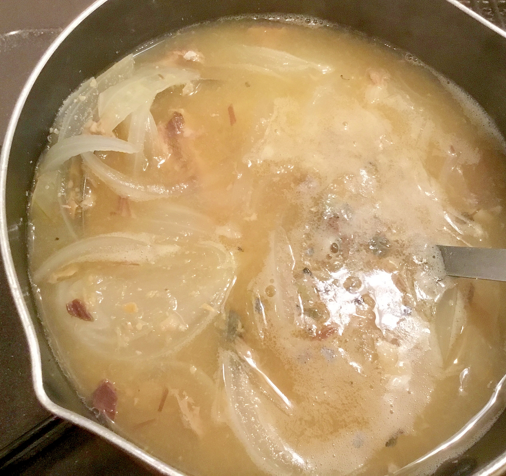 玉ねぎとサバの水煮の味噌汁