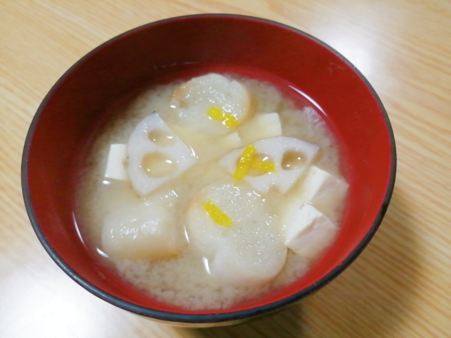 柚子風味☆豆腐とれんこんと麩の味噌汁