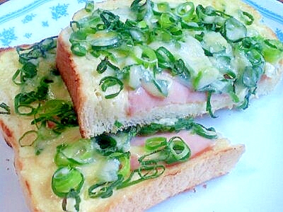 刻みネギ&ハムのトースト