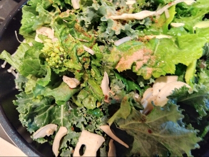 野菜の王様ᕷケールとベーコンのシーザーサラダꕤ୭*