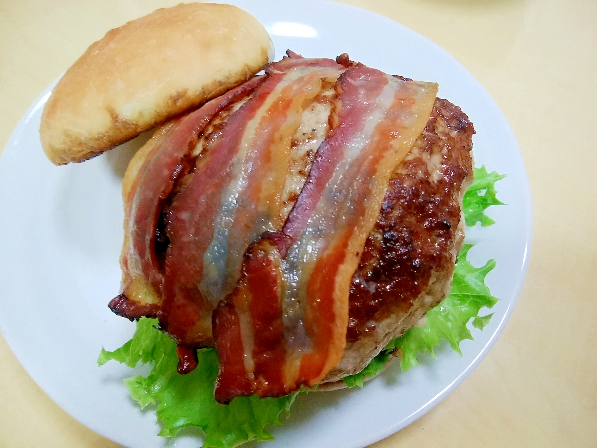 【肉汁とスモーク風味】ベーコンハンバーガー