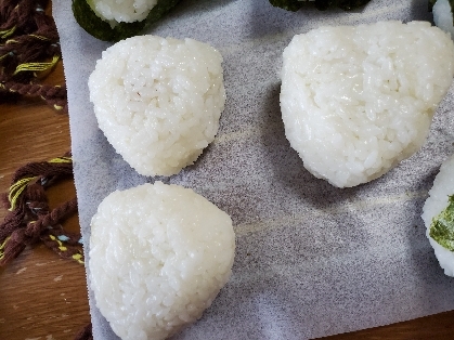 サラダチキンの梅おにぎり