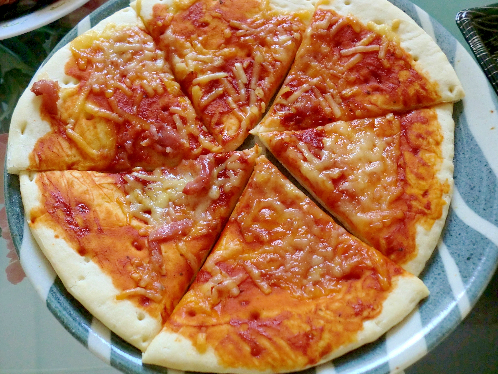 シンプルに♪トマトと生ハムのピザ