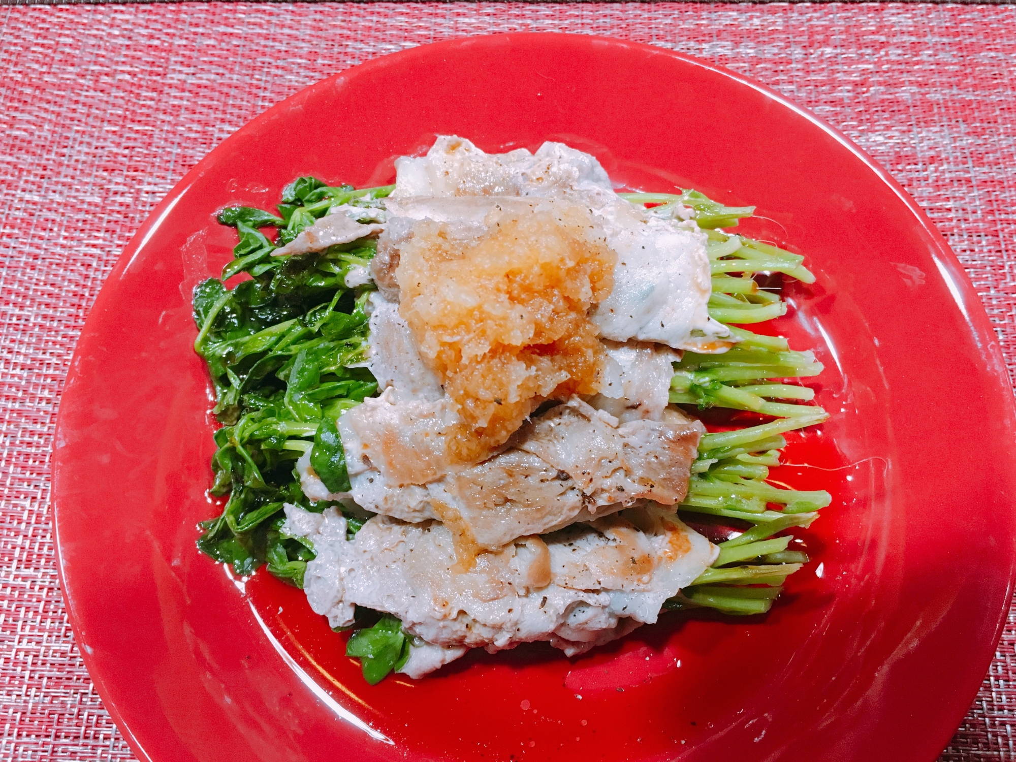 豆苗の豚肉巻き☆大根おろしがけ☆レンチン簡単