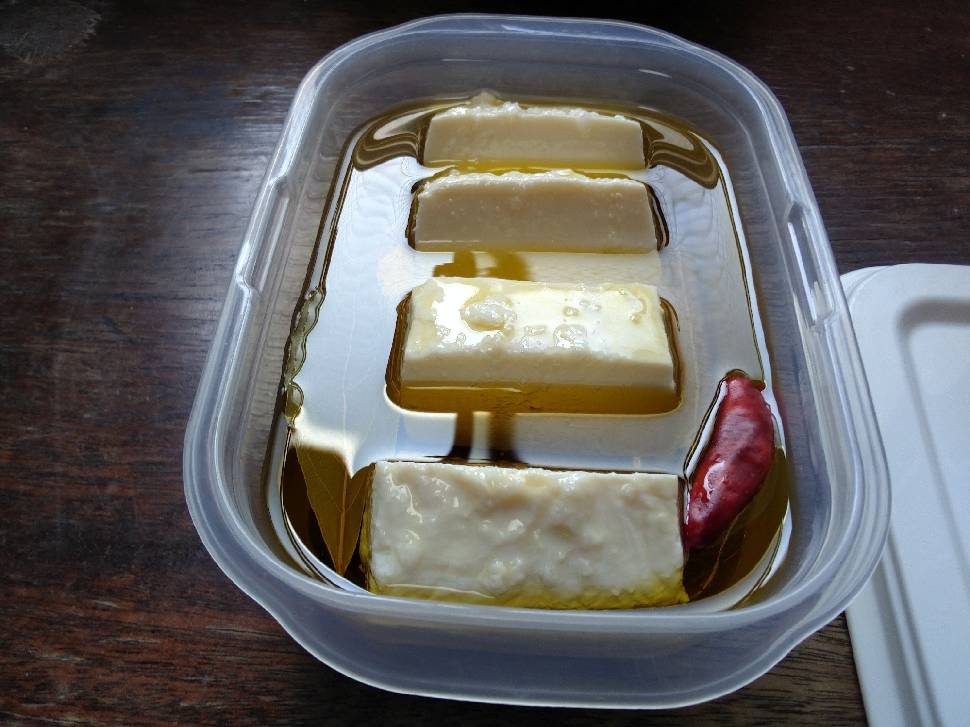 絹ごし豆腐のオリーブオイル漬け レシピ・作り方 by にんにくと唐辛子