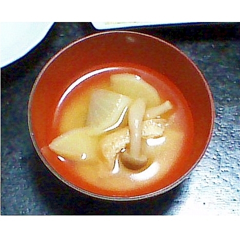 かぶ・しめじ・油揚げの味噌汁