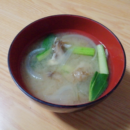 舞茸と新玉ねぎ小松菜の味噌汁