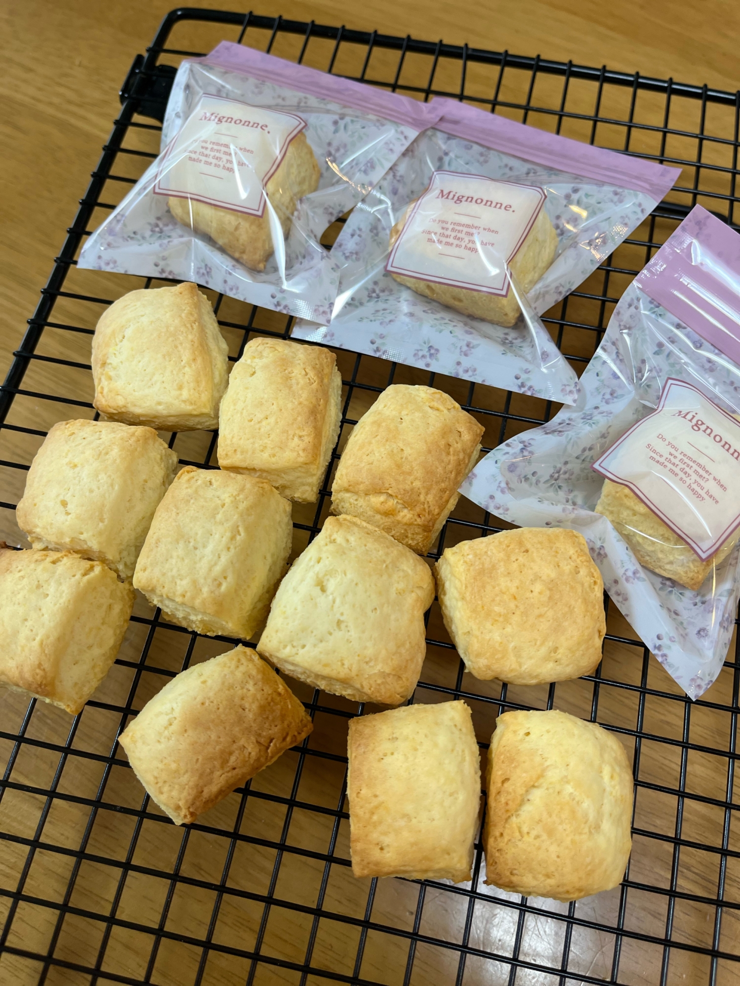 材料２つだけ♩30分で作るマスカルポーネスコーン⭐