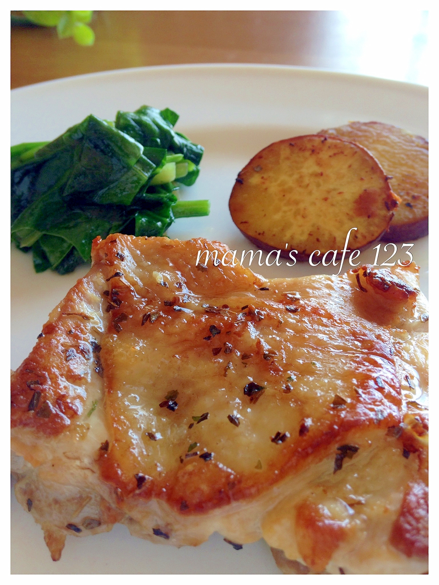 簡単 鶏胸がジューシーパリパリ ハーブチキンソテー レシピ 作り方 By Mama S Cafe 123 楽天レシピ