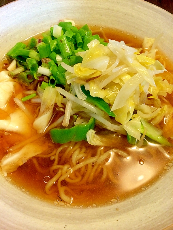 野菜炒めのっけラーメン