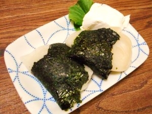 お正月の沢山のお餅、どうしましょう～？一気に消費できそうです。海苔とクリームチーズ＋醤油、クセになる味でした。間違いなくリピ予定。ご馳走さまでした♪