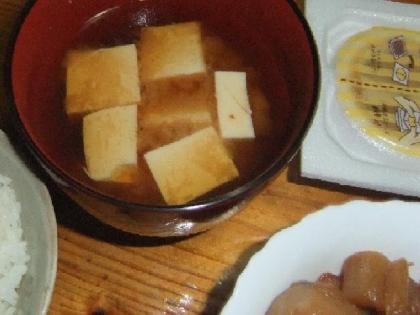 〝お豆腐好き〟なのでお豆腐だけの味噌汁も
私には御馳走です！
美味しいよね、簡単だし。ごちそうさま！！！