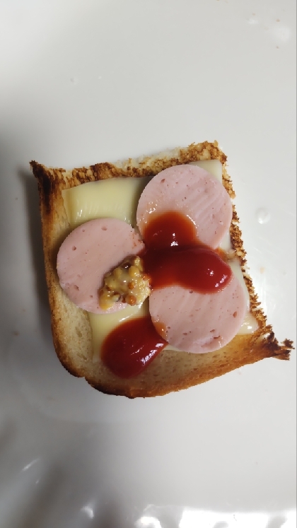 魚肉ソーセージトースト