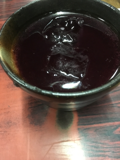 色味が分かりにくいですが赤紫蘇で作りました、さっぱりした味わいで夏に良いですね❣️