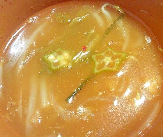 オクラともやしのキムチ豆乳スープ