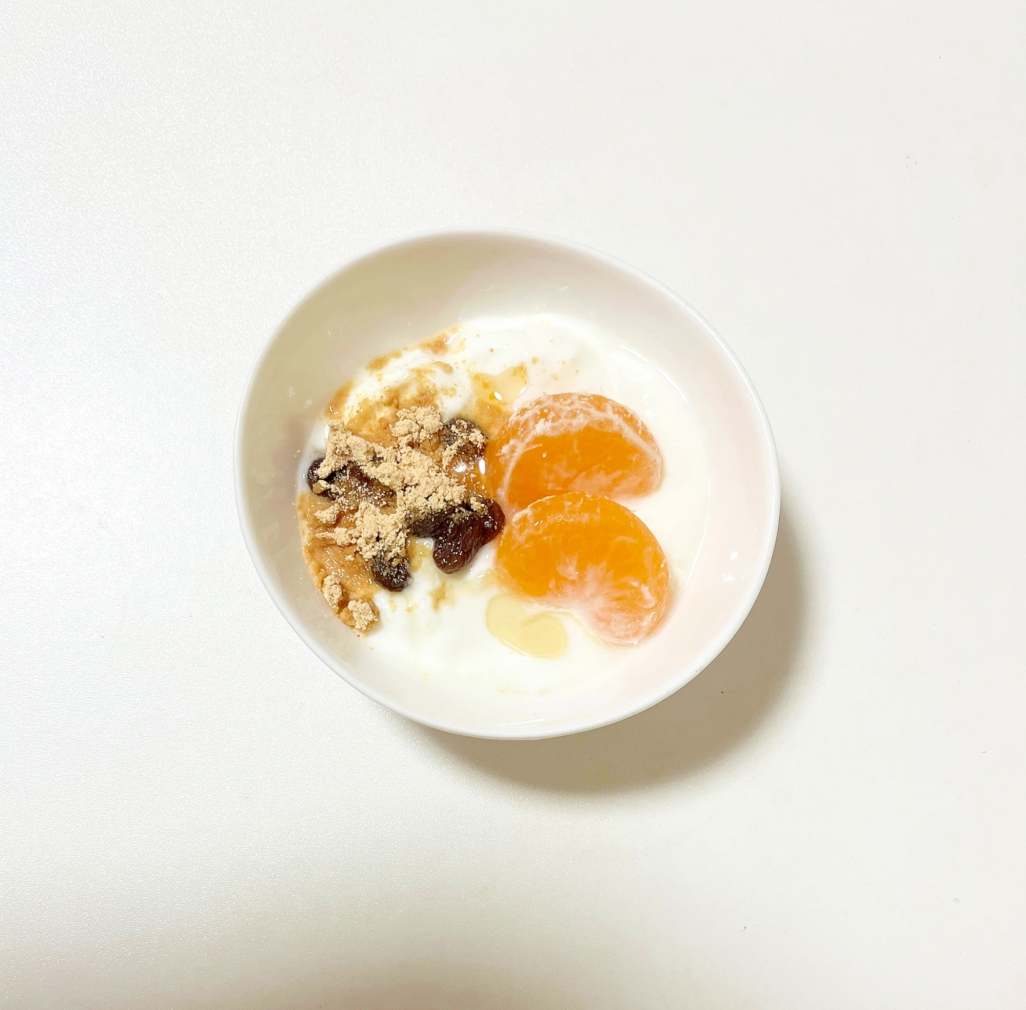 みかんとレーズンのヨーグルト