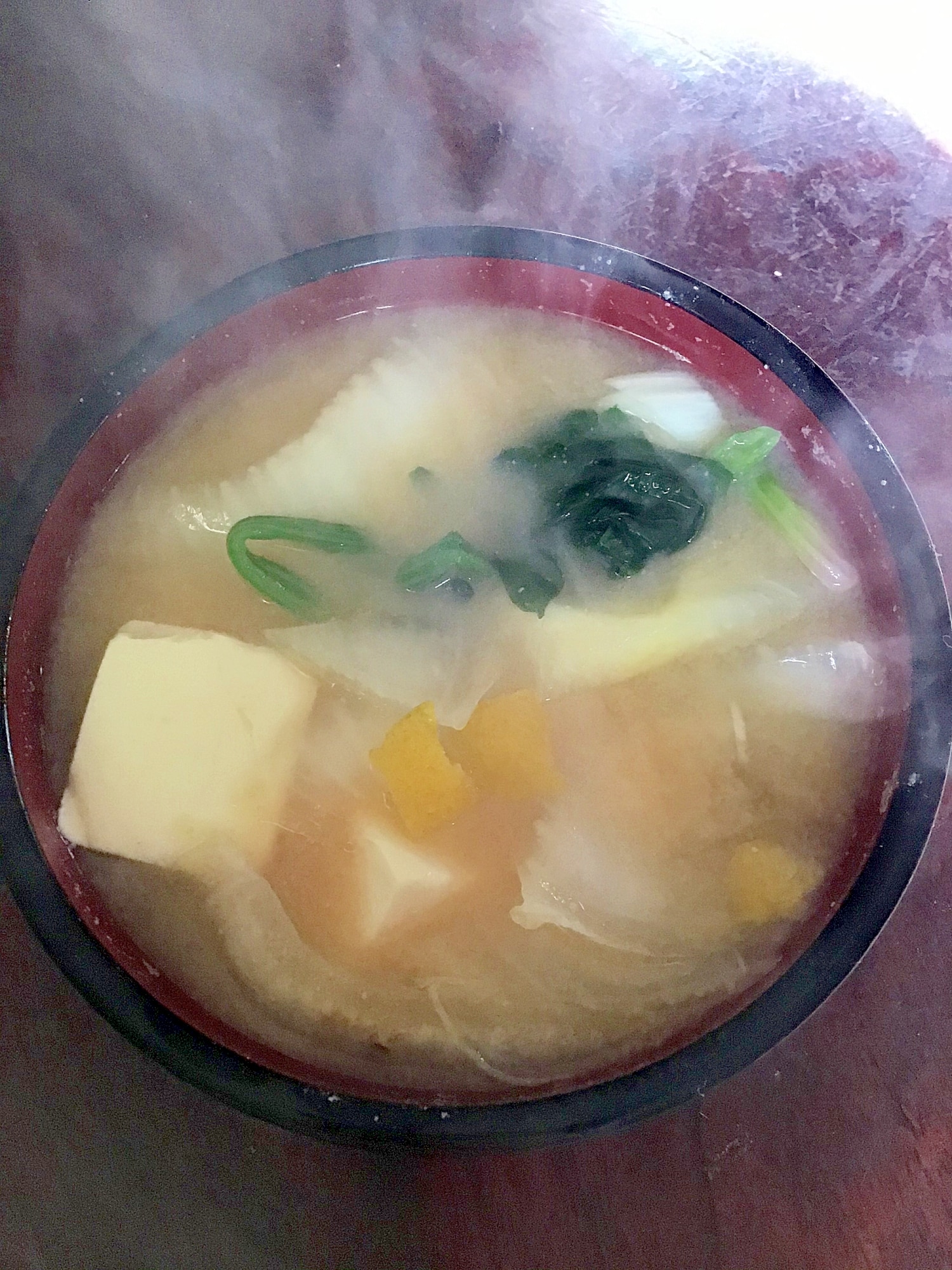 ゆず香る縮みほうれん草と白菜と豆腐の味噌汁。 レシピ・作り方 by