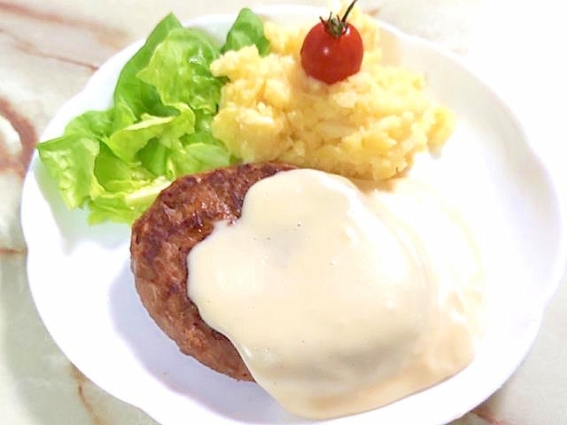 オーブンで焼く 冷凍ハンバーグのチーズソース添え レシピ 作り方 By Torezu 楽天レシピ