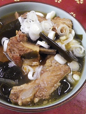 昆布スペアリブの黒酢煮込みスープ