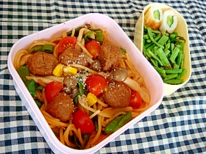 ミートボールと夏野菜のパスタ