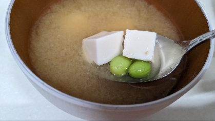 枝豆と豆腐の味噌汁