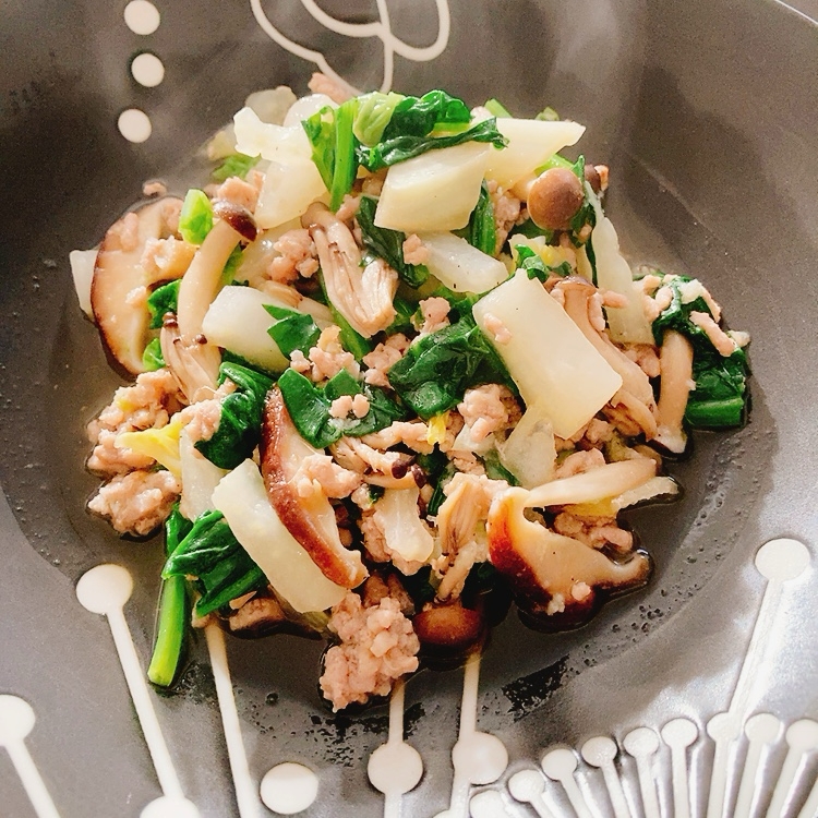 にんにく、生姜香る〜野菜たっぷりガパオ風