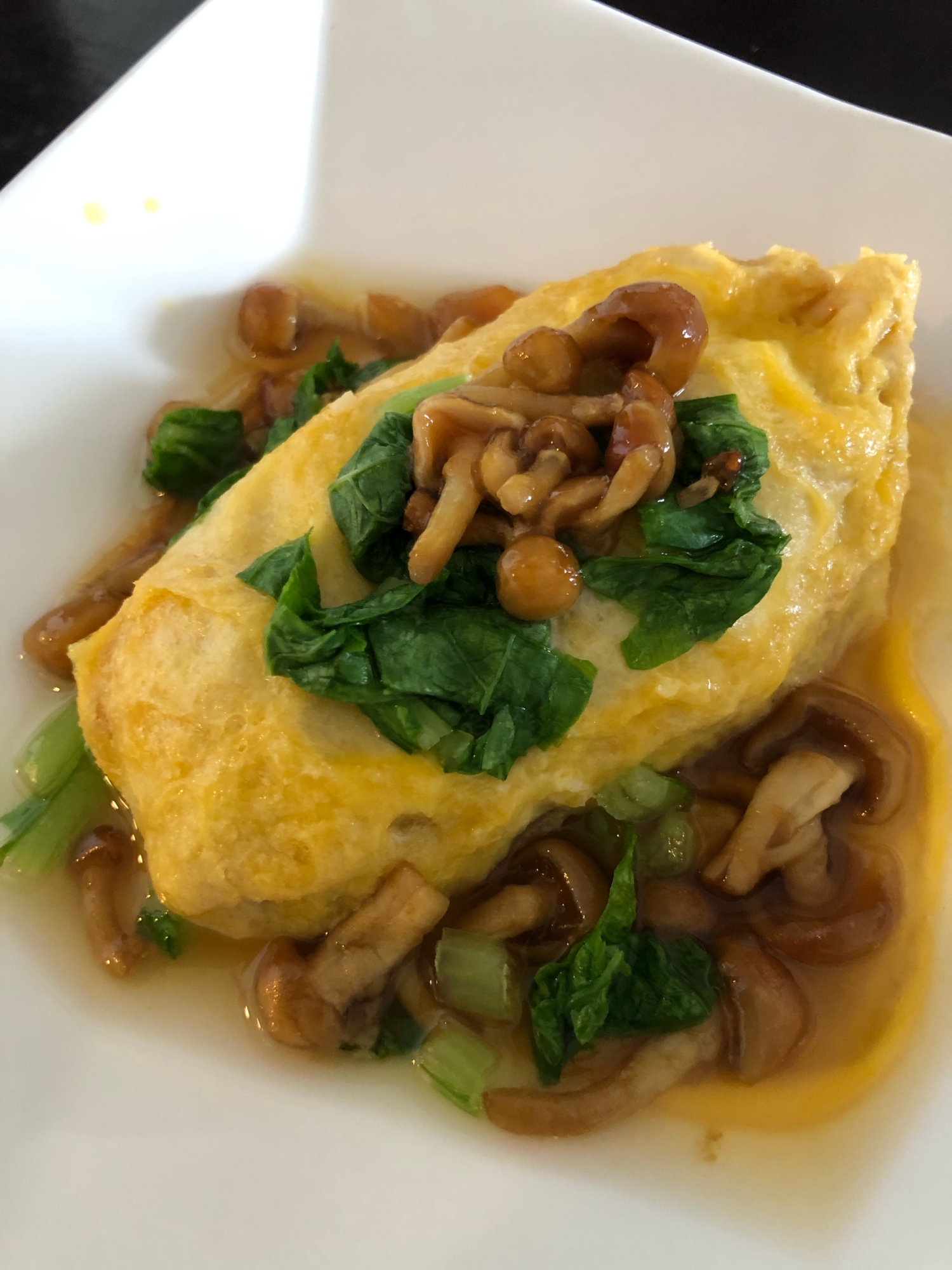 たぬきごはんのレンチンなめこ餡かけきつねオムライス