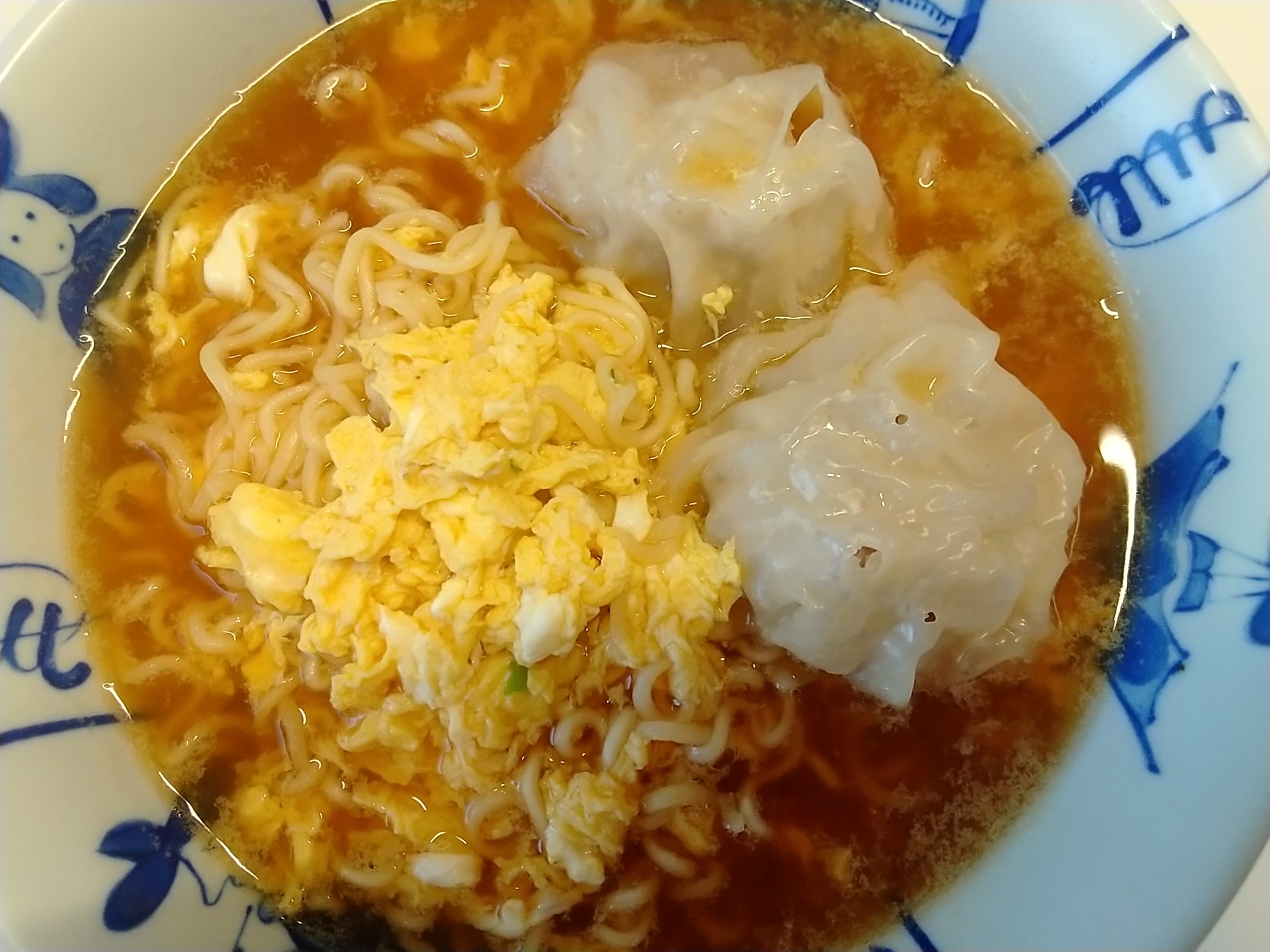 シュウマイと卵のラーメン
