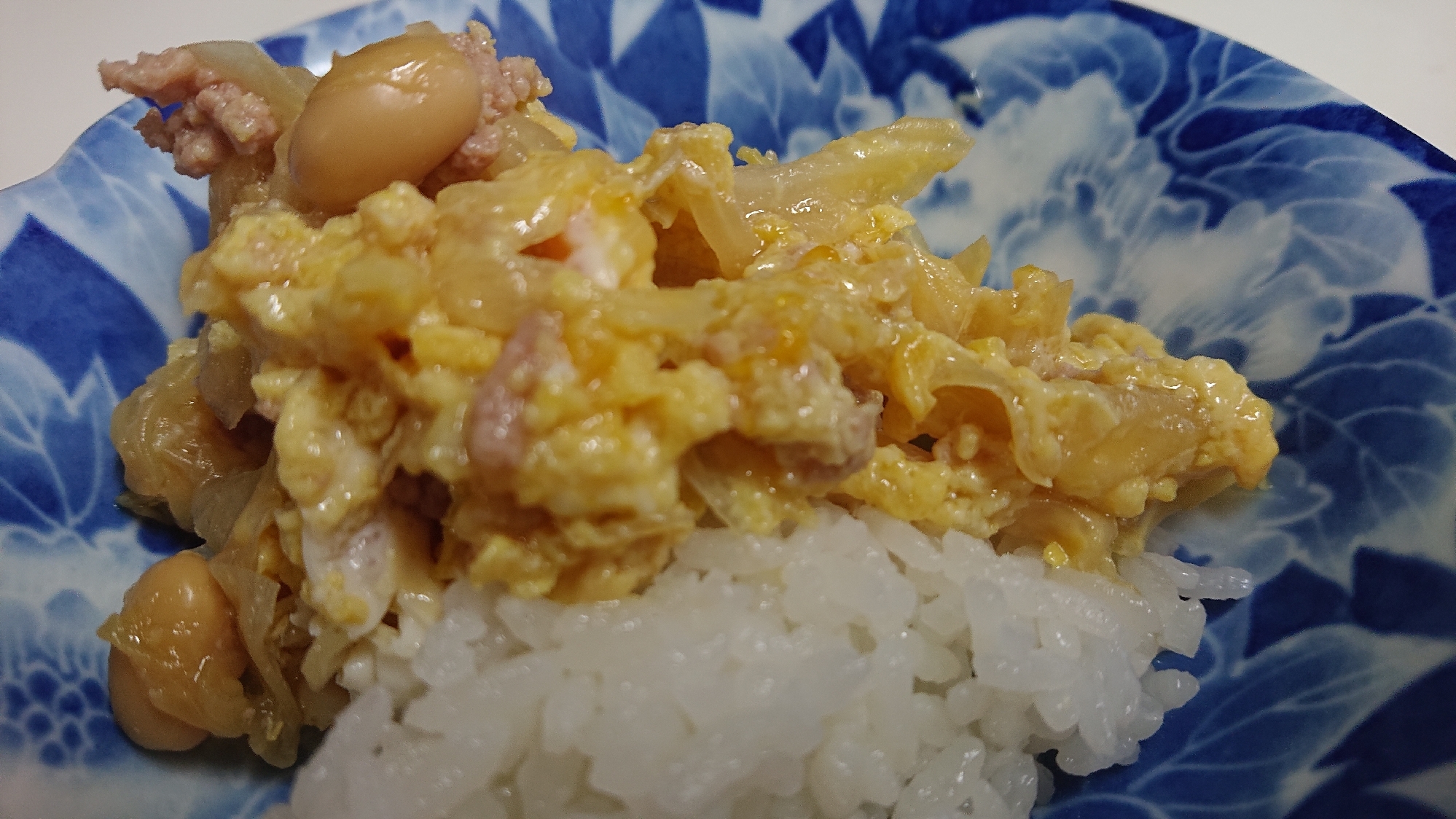 大豆入り☆キャベ玉丼