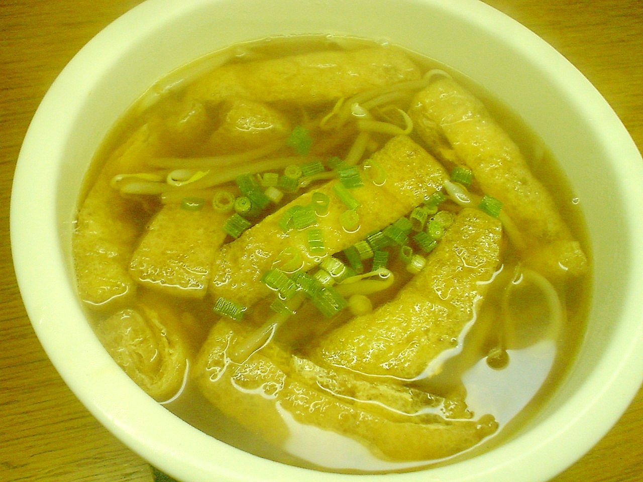 モヤシと油揚げの鶏油スープ