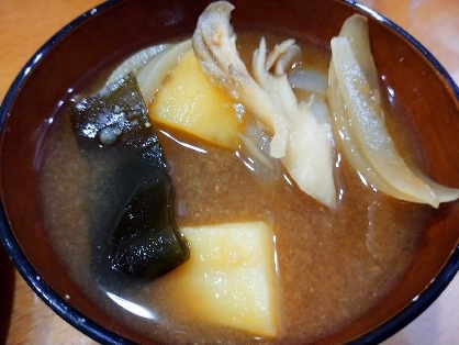 ♡簡単汁物♪秋風味♪さつまいもと舞茸の味噌汁♡