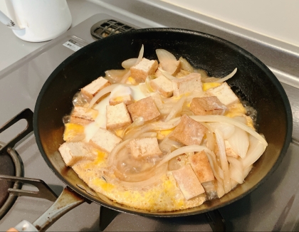 節約簡単！麺つゆで絹厚揚げの卵とじ