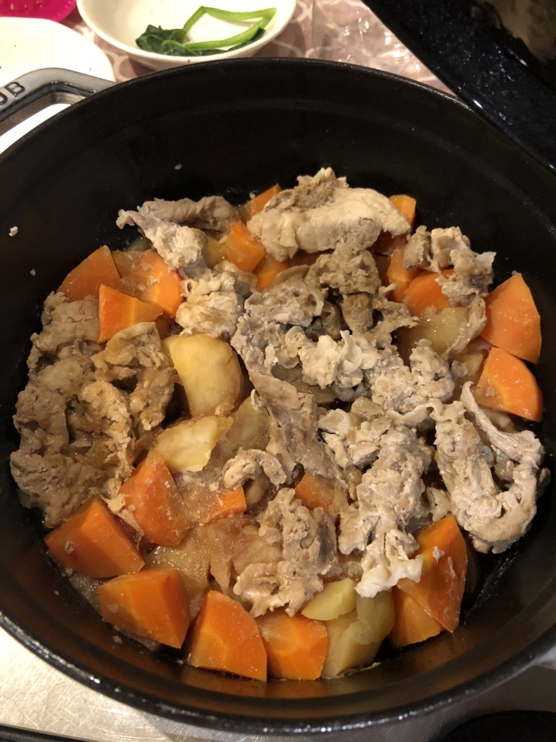 ストウブでほったらかしの肉じゃが