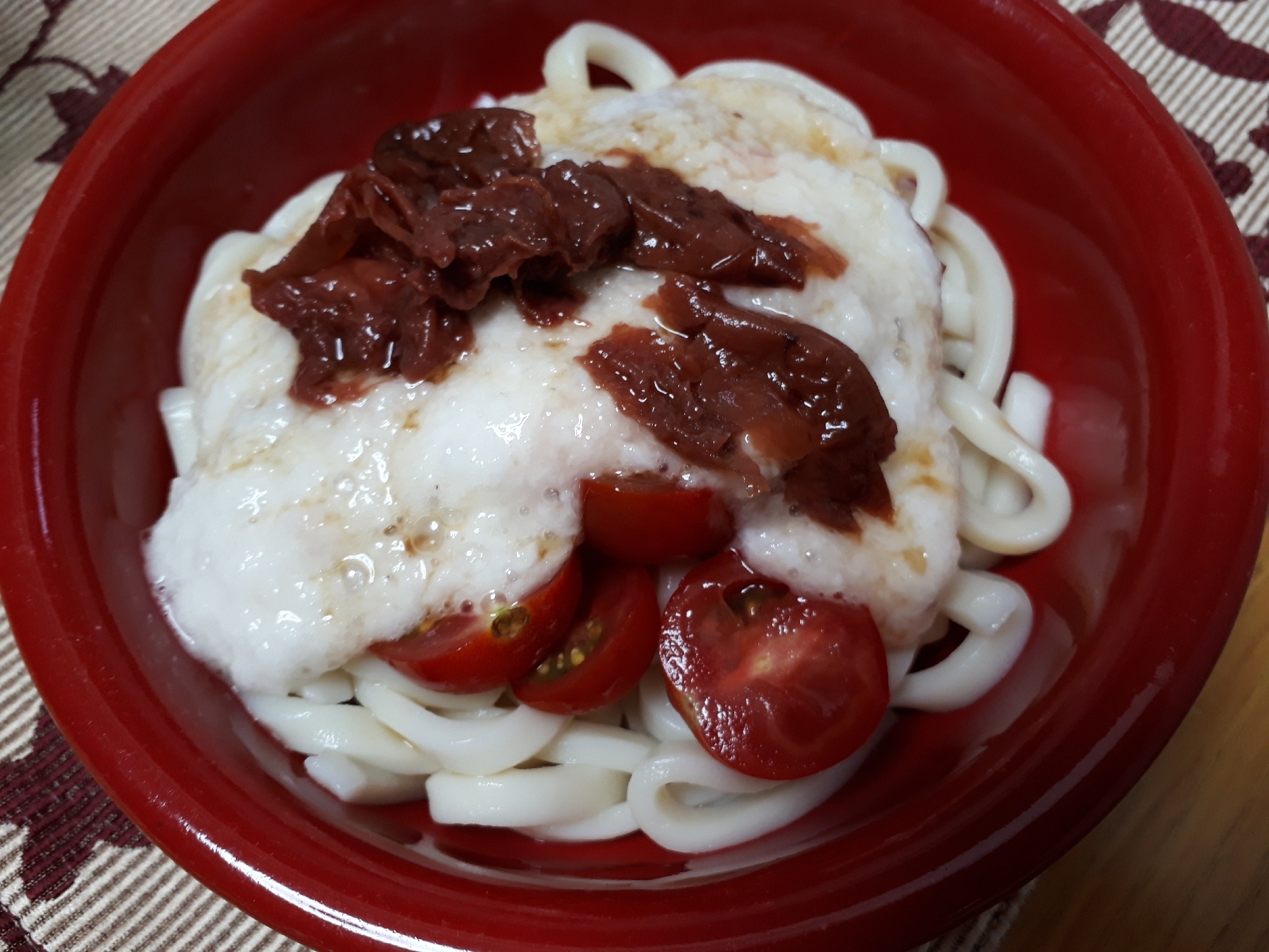 サッパリとろろと梅とトマトうどん