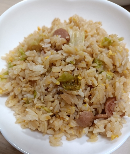 ウインナーとキャベツと卵のチャーハン＊