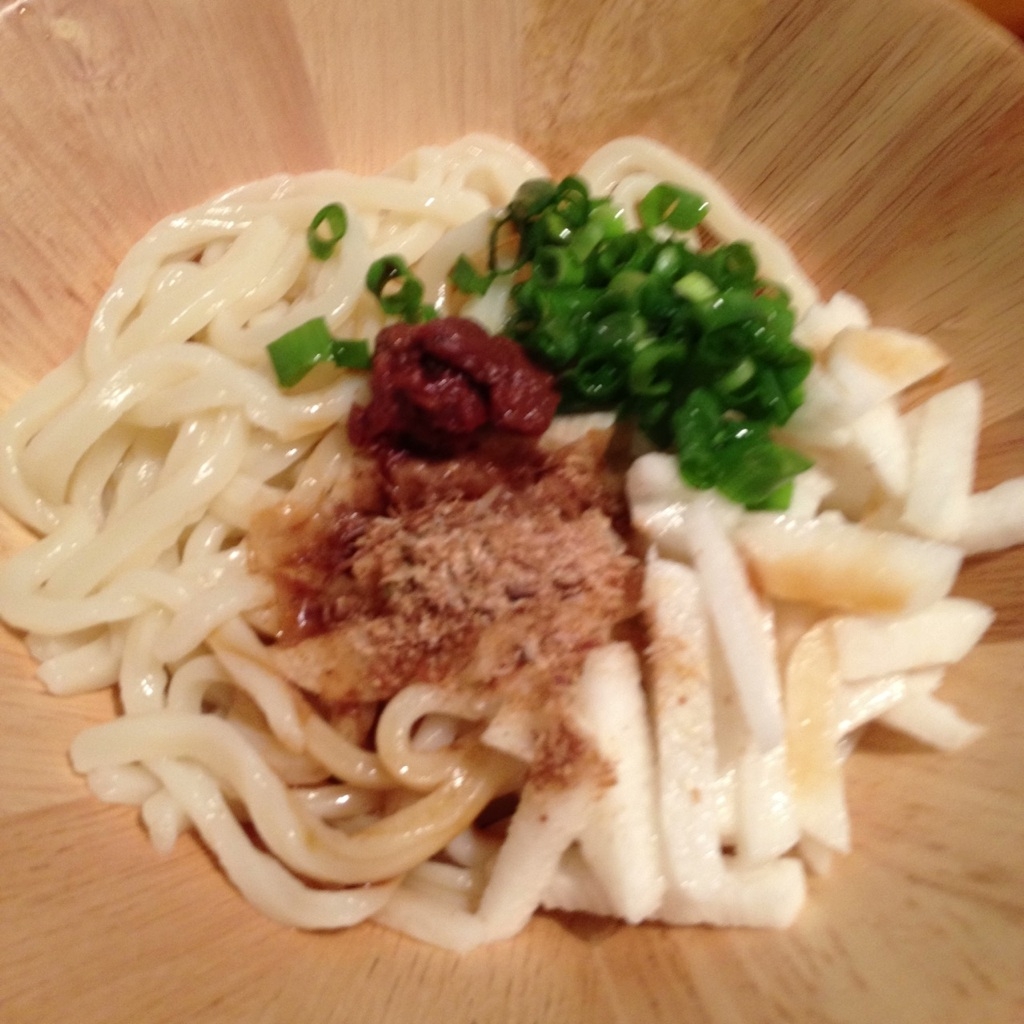 さっぱりレモンと梅で食べる冷うどん