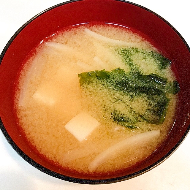 温まるぅ♪大根とわかめと豆腐の生姜味噌汁