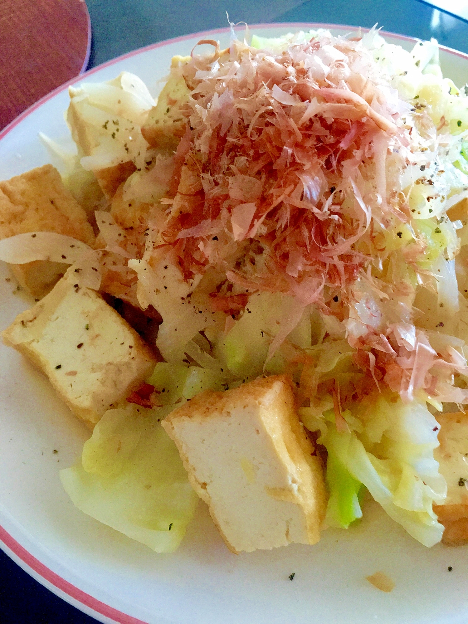 キャベツと厚揚げの梅おかか炒め物♩