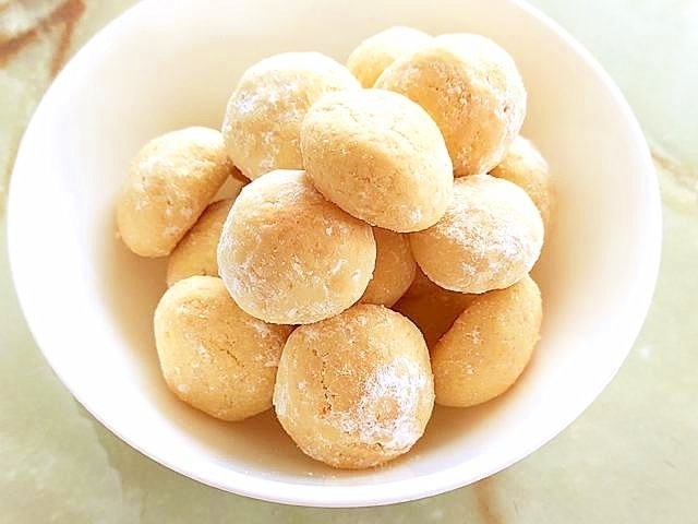 フルーティな風味!オレンジのスノーボールクッキー