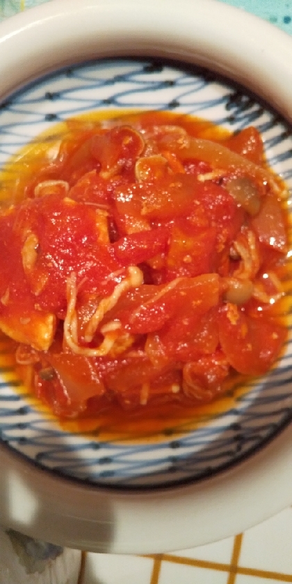 ジャガイモのハム巻きをトマト煮込み