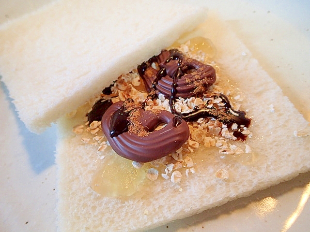 林檎ジャムとオートミールとチョコのサンドイッチ